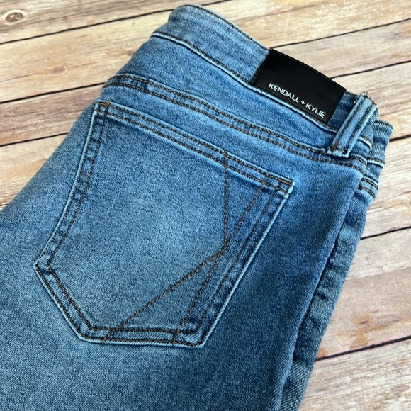 Kendall + Kylie Ultra Babe Skinny Jeans - Picture 4 of 5